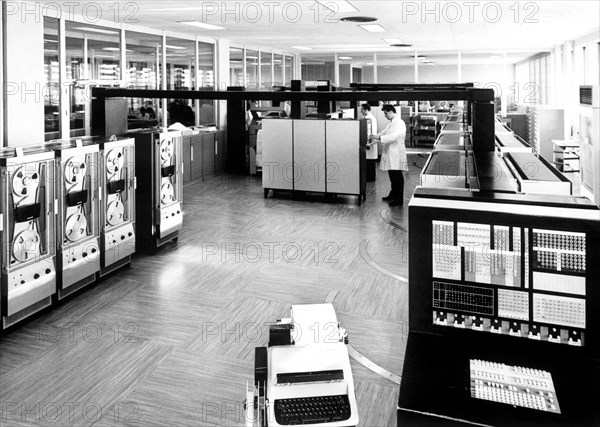centre électronique, 1963