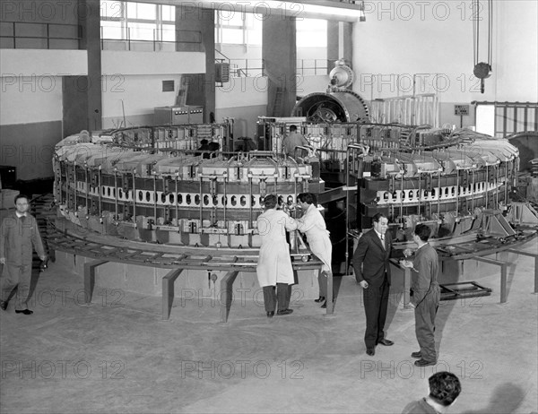 aimant rayonnement synchrotron centre atomique de Frascati, Italie 1958