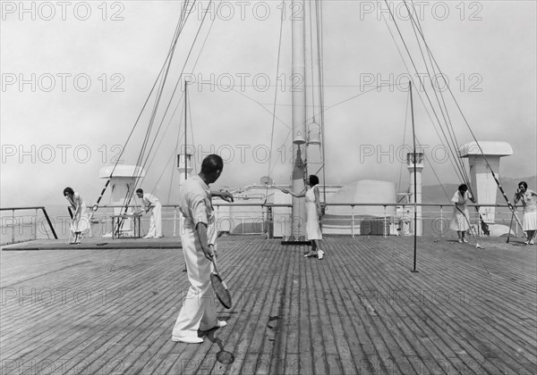 un moment de la vie de croisière sur le paquebot victoria. 1915-1940