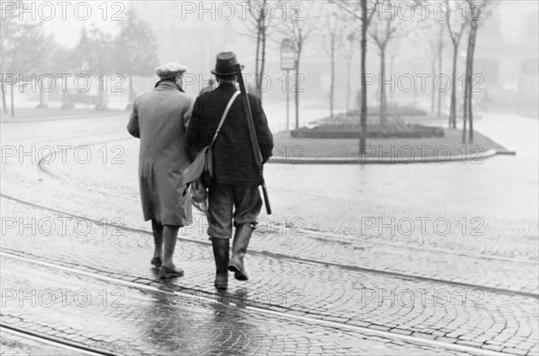 italie, milan, départ des chasseurs, 1950