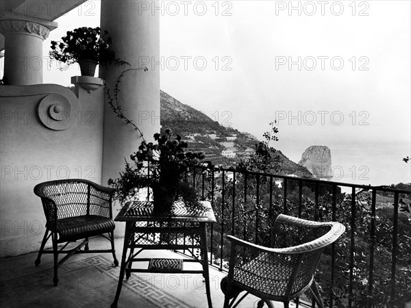 capri, grand horel quisisana, vue sur la mer depuis les terrasses, années 1940