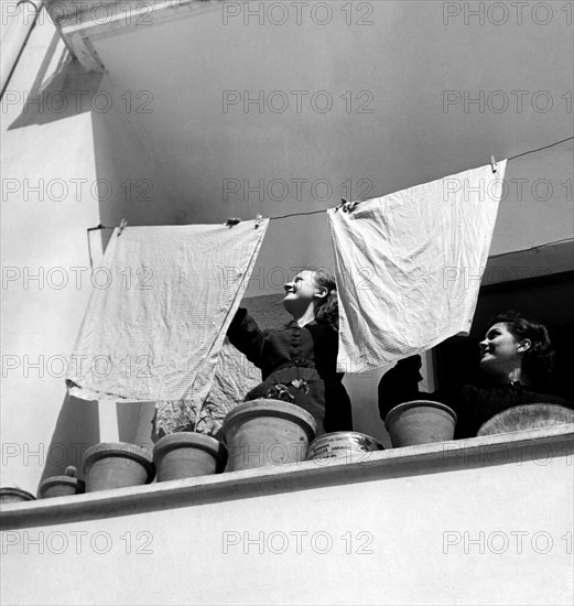 ménagères d'avellino étendant le linge, 1952