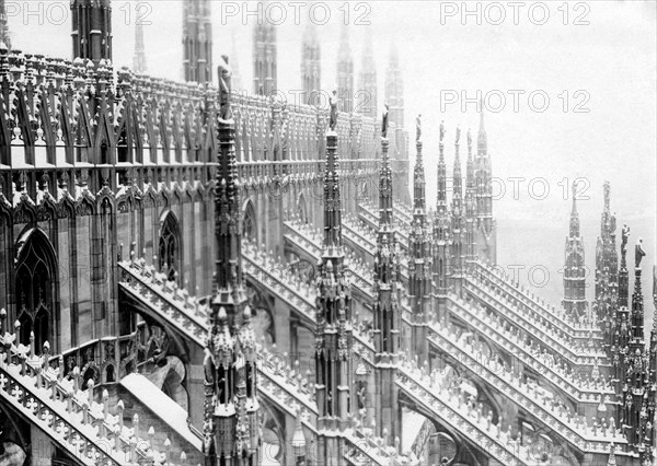 italie, milan, vue des flèches de la cathédrale, 1910 1920