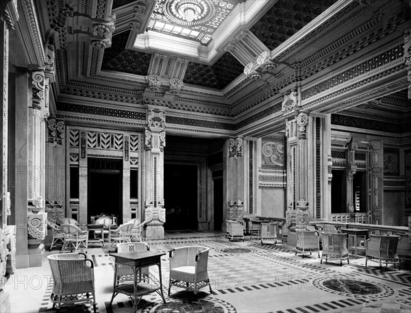 l'une des luxueuses salles d'attente et de repos des thermes berzieri à salsomaggiore terme, années 1920