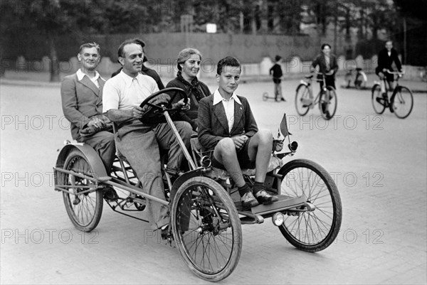 la voiture à pédales, véhicule familial, années 1930