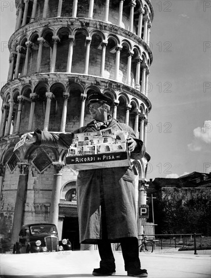 italie, pise, vendeur de souvenirs, souvenirs de pise