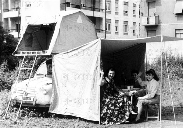 tente montée sur fiat 600, 1958