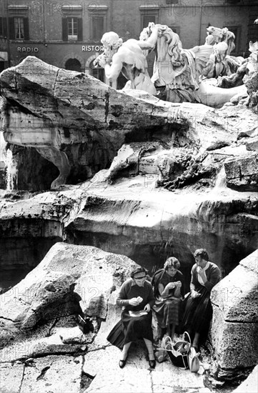 rome, fontaine de trevi, 1956