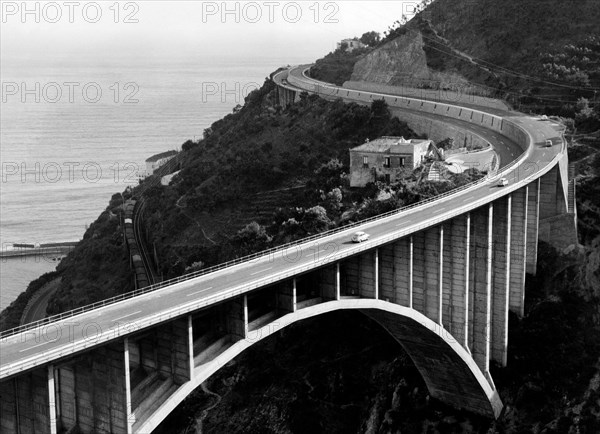 viaduc sur l'autoroute naples-salerne, 1962