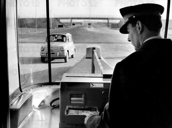 construction routière, "autostrada del sole", péage de melegnano, 1958