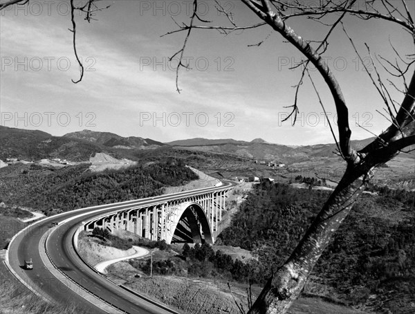 tronçon bologne-florence, viaduc de l'ail, 1960