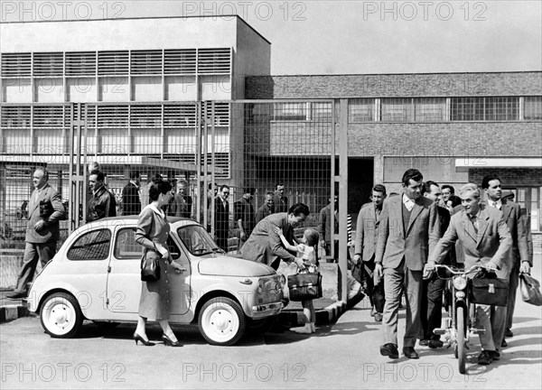 fiat 500 à la sortie de l'usine, 1957