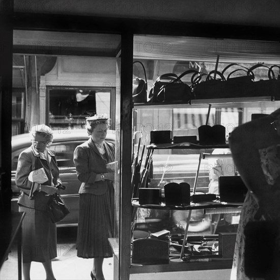 touristes sur le ponte vecchio à florence, 1955