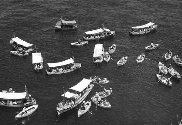 touristes autour de la grotta azzurra, 1957