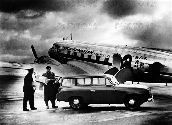 un goliath à l'aéroport, 1953