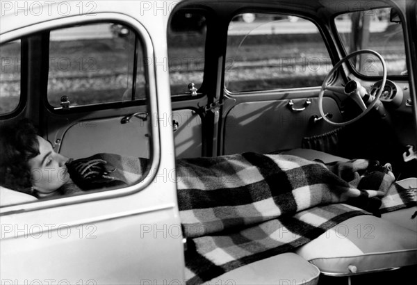 intérieur de la fiat 600 multipla, 1960