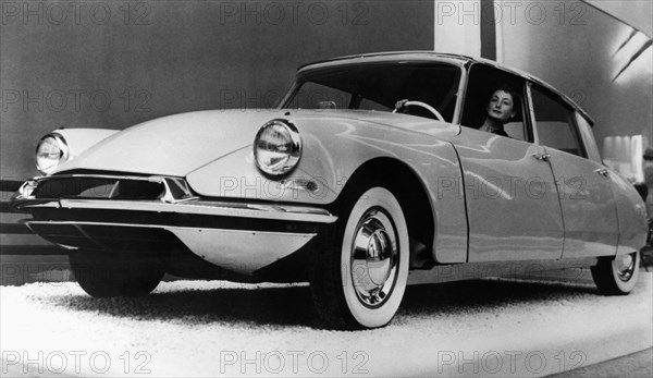 automobile citroen id 19, 1955