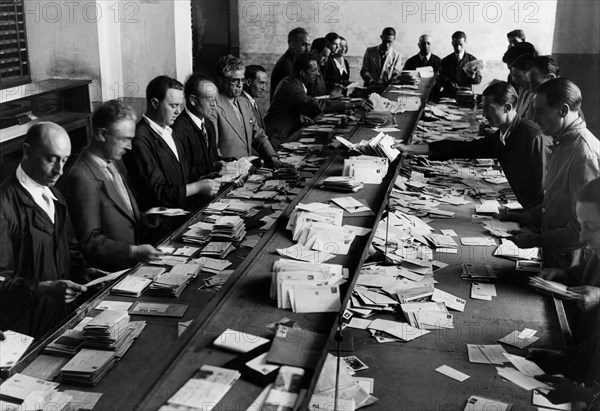 Mail sorting office. 1955