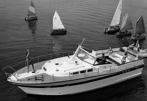 Mora major cabin cruiser. 1969