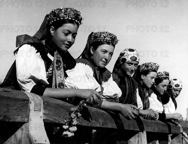 Costumes typical of kalotaszeg. transylvania. 1920-30