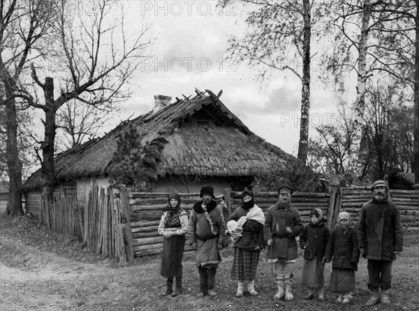 Peasant house on the Soviet border with the endless lands. 1920