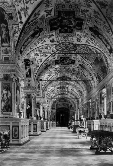 Vatican apostolic library by Domenico fountain. courtyard of the lookout. Vatican city. 1900-10