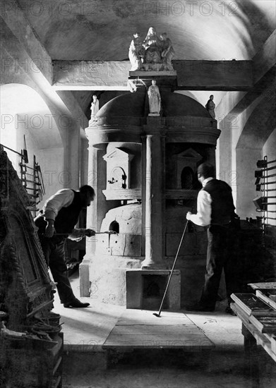 Artistic workers in Vatican City. 1910