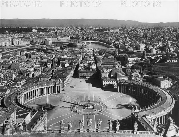 View from the dome of the Vatican basilica when the village spina di borgo existed. 1910-20