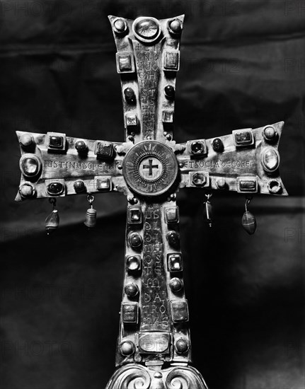 Votive cross of Justin II. Vatican Museums 1959
