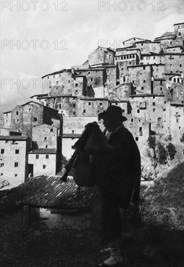 Roman bagpiper. 1940