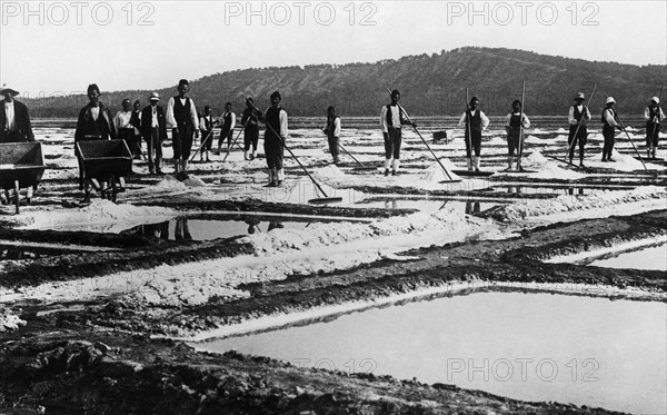 Salt of valona. albania 1940-50