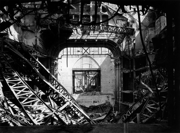 Wiener staatsoper. the vienna opera house almost completely destroyed by an American bombing. vienna 1945