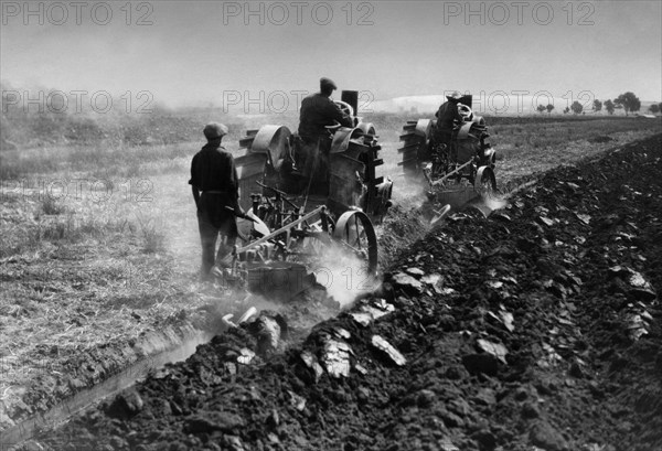Lazio. plowing with tractors of reclaimed land. 1920-30