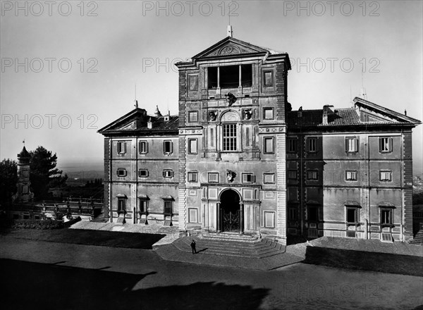 Lazio. frascati. the south facade of villa aldobrandini. 1910-20