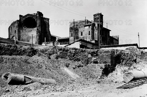 Rome. discovery of the columns in the temple of venus and rome. 1930