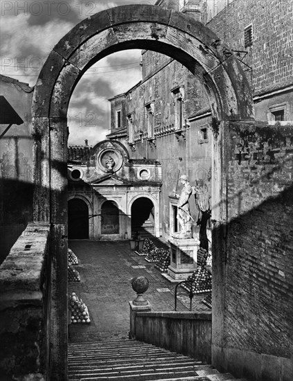 Rome. backyard of cannon balls in castel sant'angelo. 1920