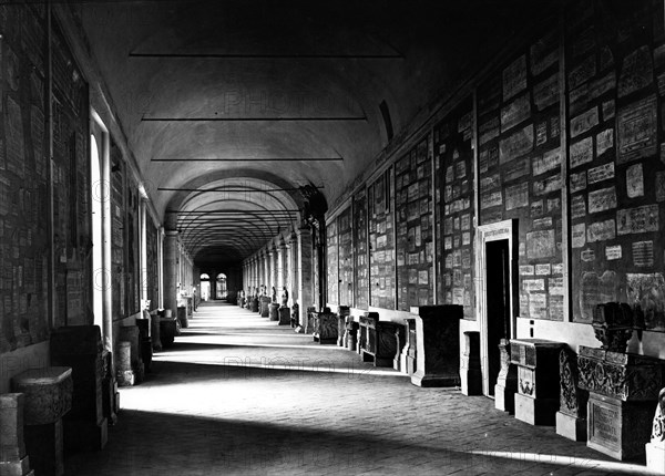 Galleria lapidaria. museo chiaramonti. musei vaticani. rome. 1958