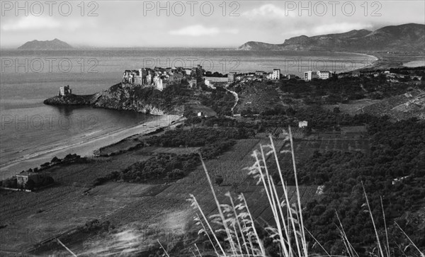 Italy. lazio. view of sperlonga with the beach spiaggia dell'angolo. 1955