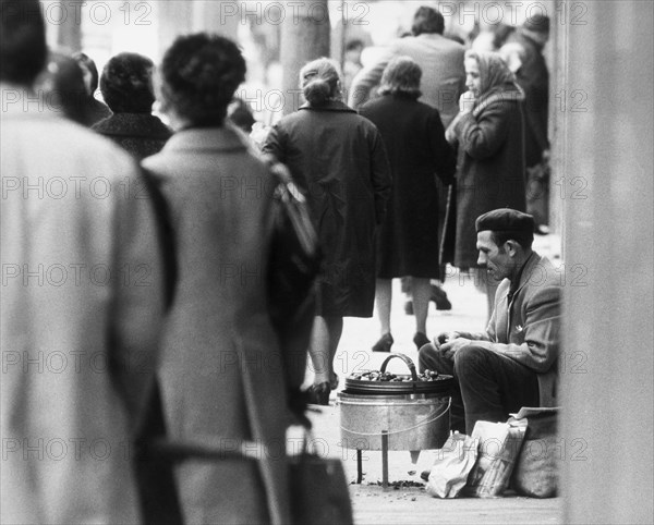 Italy. Lazio. Rome. seller of roast chestnuts. 1971