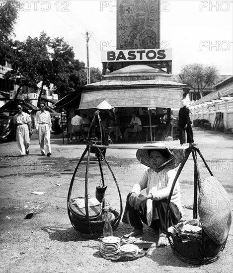 Southern vietnam. saigon. market place. street vendor of food and drink. 1961