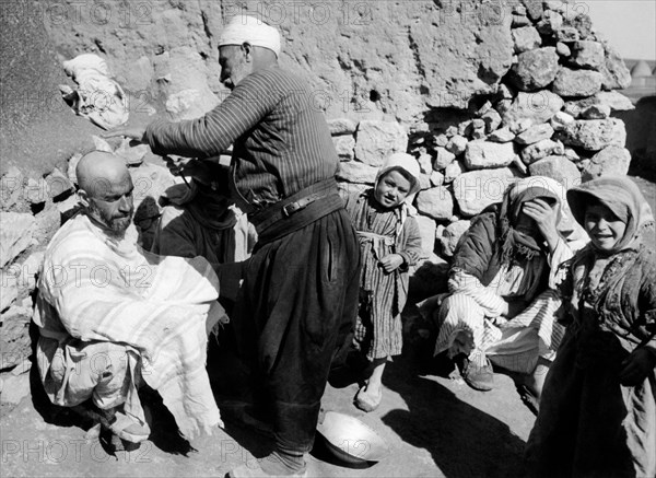 Syria. tel bisseh. barber. 1950