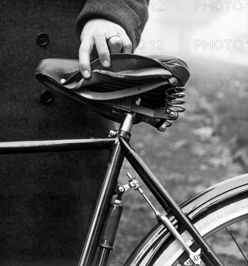 Bicycle saddle. 1948