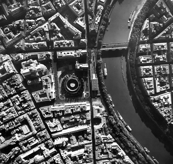 Aerial View Of A Stretch Of The Tiber In Rome. 1955