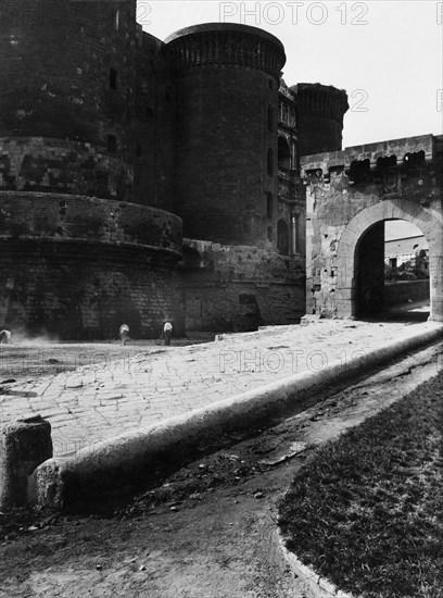 Castel Nuovo. Naples. Campania. Italy 1910-20