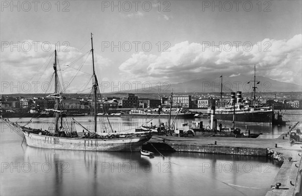 Harbour. Catania. Sicily. Italy 1910