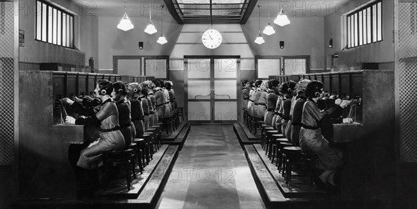 The Telephone Operator. La Telefonista. Italian Movie. 1930