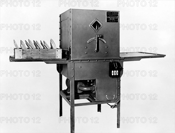 Dishwasher. 1934