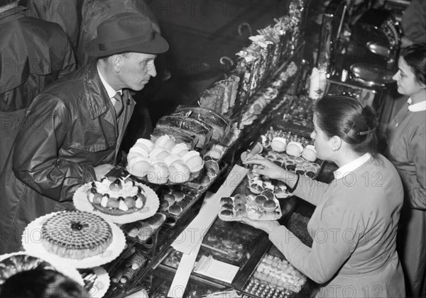 Tourin. Pastry Shop. 1958