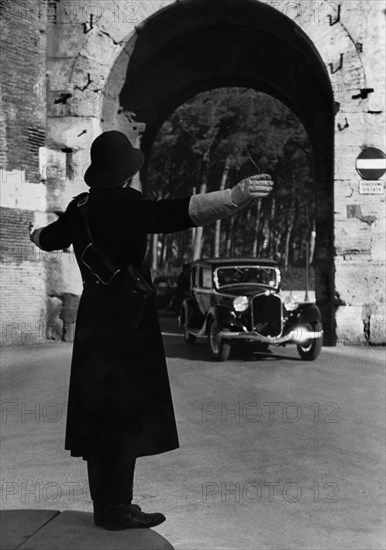 Italy. Rome. A Traffic Policeman At Porta Pinciana. 1930-40