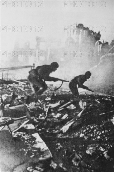 Russia. Staligrado Soviet Troops Defending. 1942